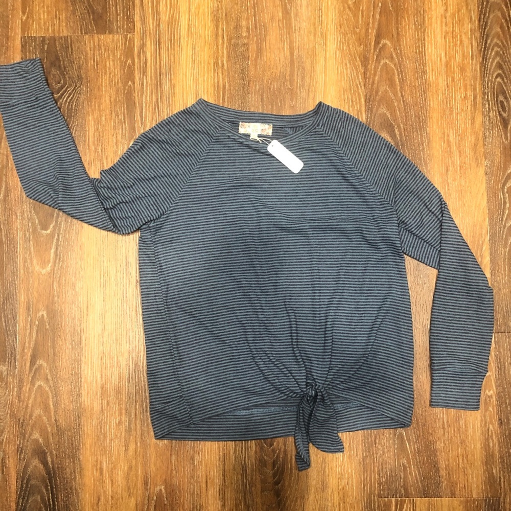 💛TAG STILL ON comfy blue long sleeve tie